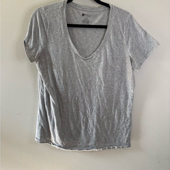 STYLUS Heather Gray V-Neck Short Sleeve Tee - Picture 2 of 5